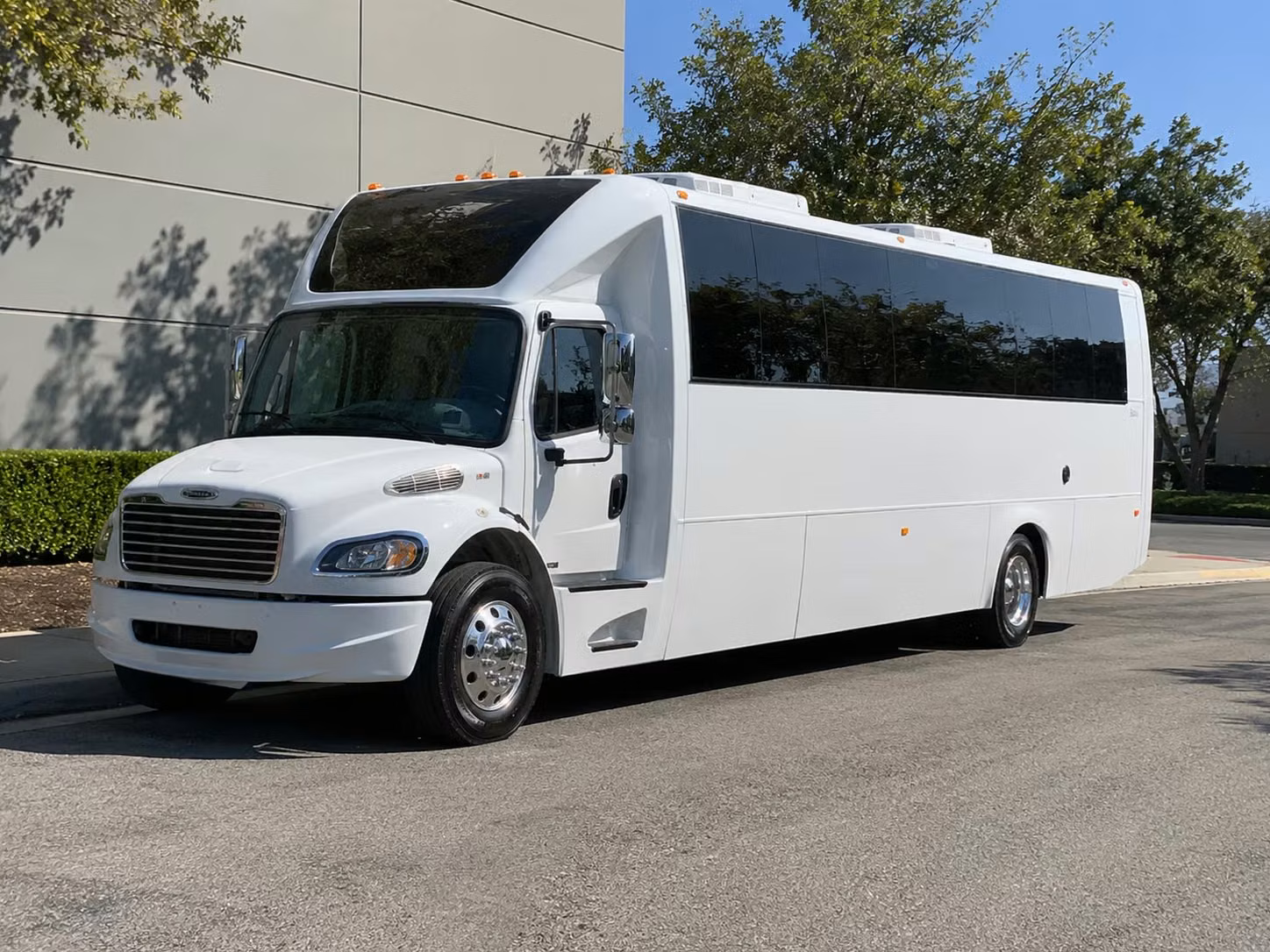 party buses for suffolk prom groups who want to arrive in style
