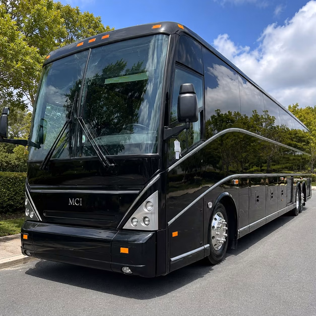suffolk employee shuttle services for daily commuters and corporate campuses